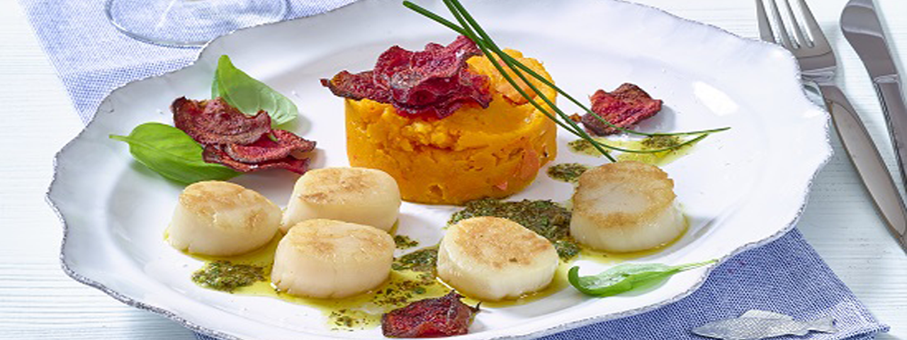 Scallops with red kuri squash purée