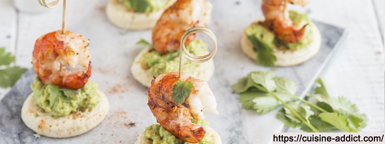 Shrimps and avocado bites